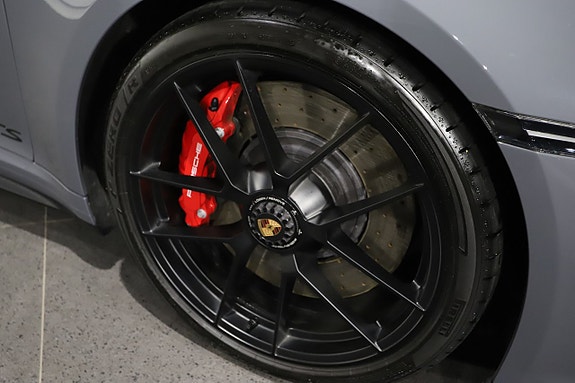 Porsche 911 Carrera GTS 9 of 21