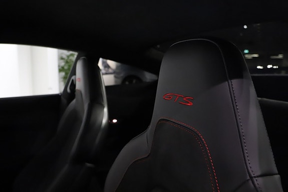 Porsche 911 Carrera GTS 13 of 21