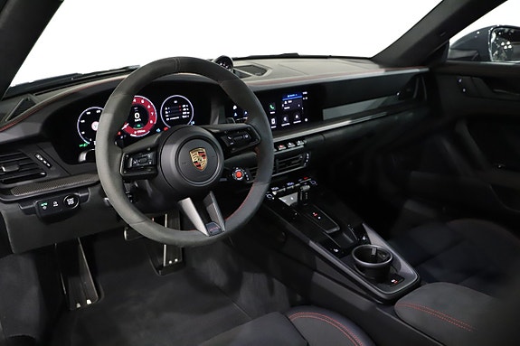 Porsche 911 Carrera GTS 10 of 21