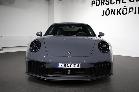 Porsche 911 Carrera GTS 8 of 21