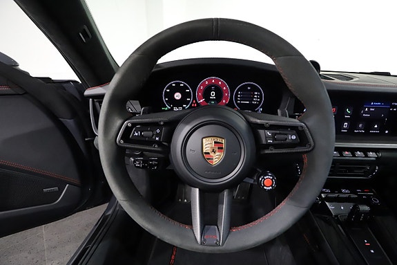 Porsche 911 Carrera GTS 16 of 21