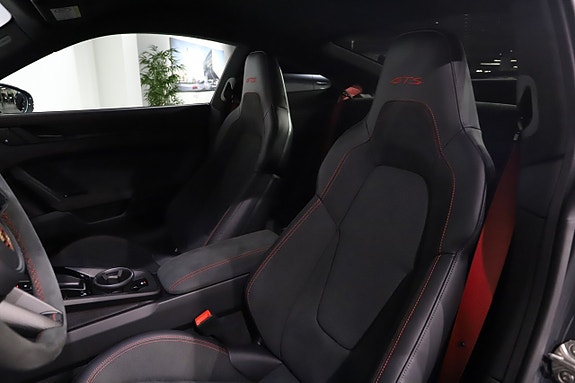 Porsche 911 Carrera GTS 12 of 21