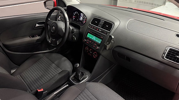 Volkswagen Polo 16 of 21