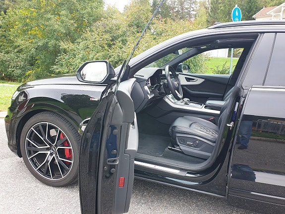 Audi Q8 2 of 30