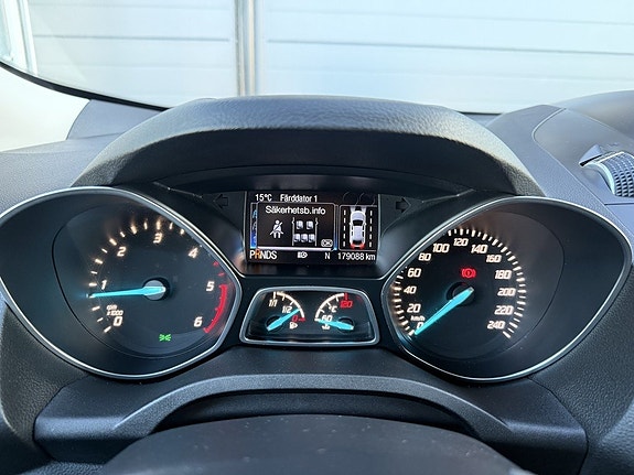 Ford Kuga 15 of 16