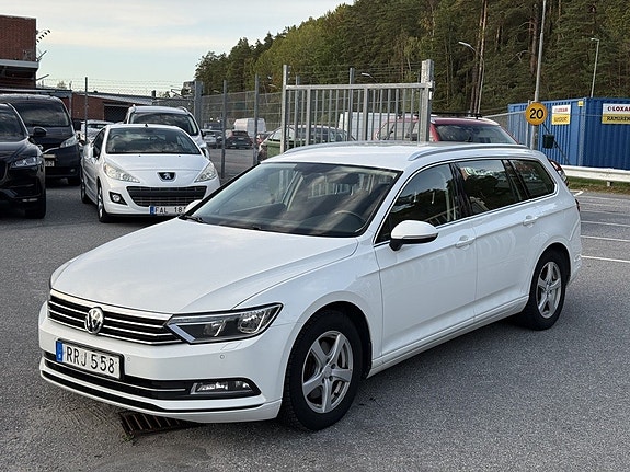 Volkswagen Passat 3 of 25