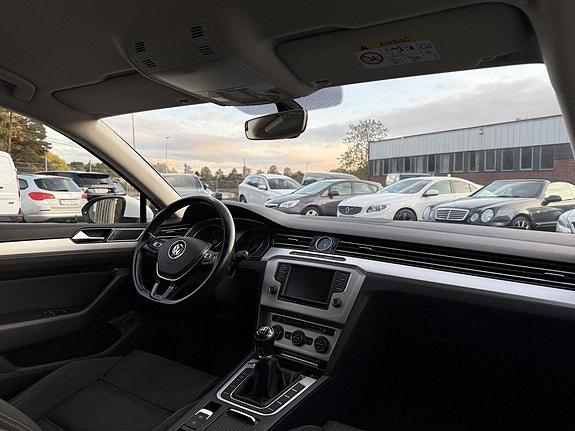 Volkswagen Passat 11 of 25