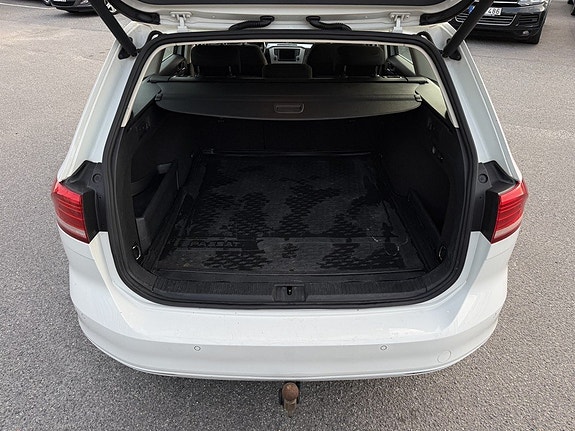 Volkswagen Passat 18 of 25