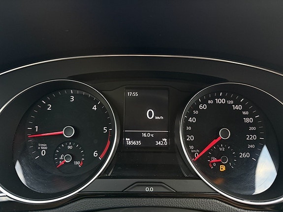 Volkswagen Passat 21 of 25