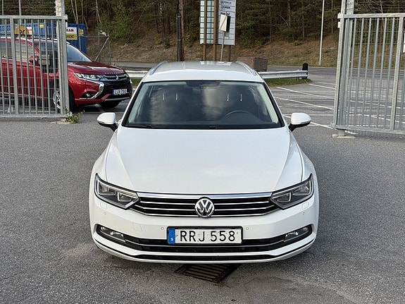 Volkswagen Passat 2 of 25