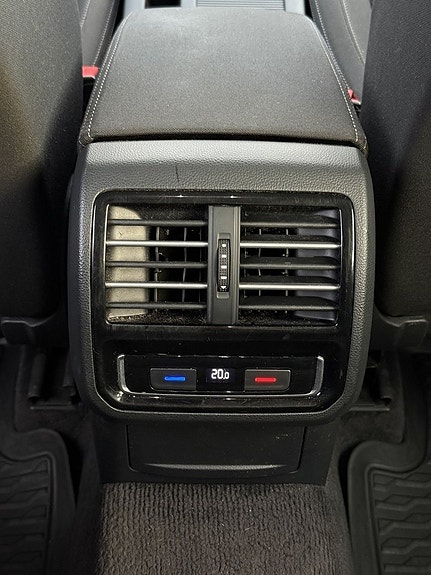 Volkswagen Passat 23 of 25