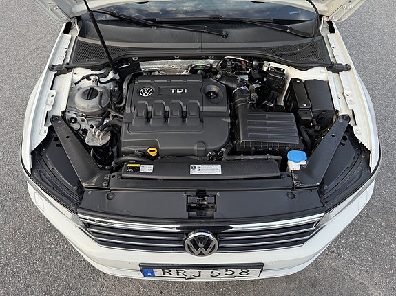 Volkswagen Passat 25 of 25