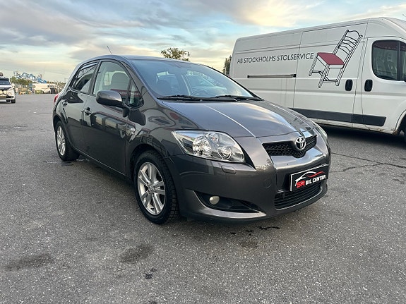 Toyota Auris 2 of 19