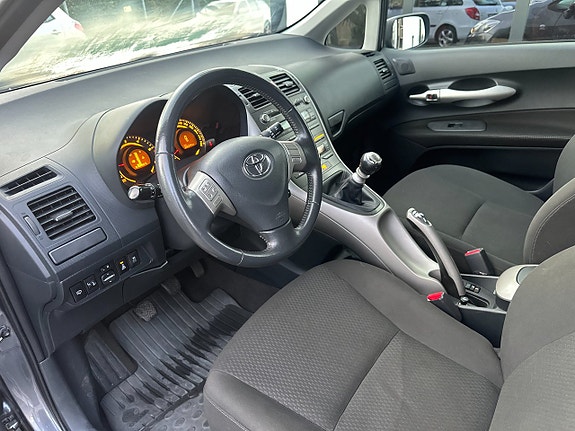Toyota Auris 12 of 19