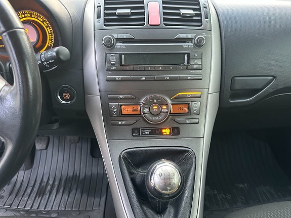 Toyota Auris 10 of 19