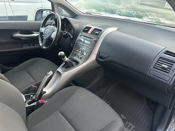 Toyota Auris 14 of 19