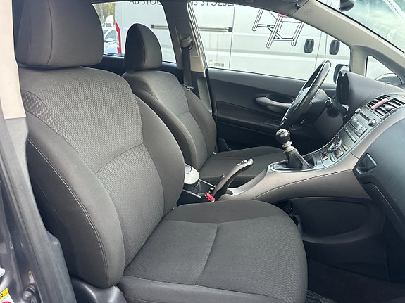 Toyota Auris 15 of 19