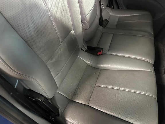 Mercedes-Benz ML320 9 of 13