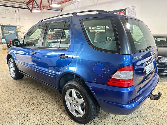 Mercedes-Benz ML320 4 of 13