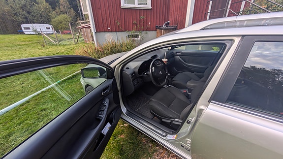 Toyota Avensis 5 of 5
