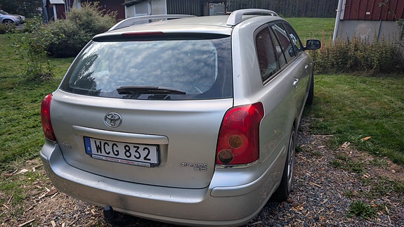 Toyota Avensis 3 of 5