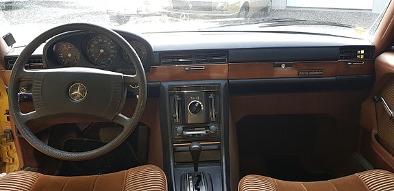Mercedes-Benz 280 13 of 30