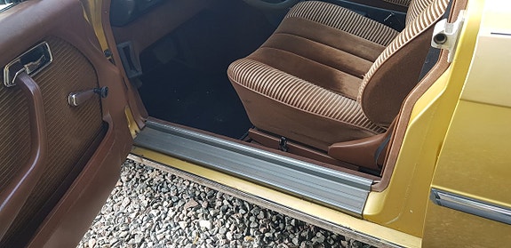Mercedes-Benz 280 10 of 30
