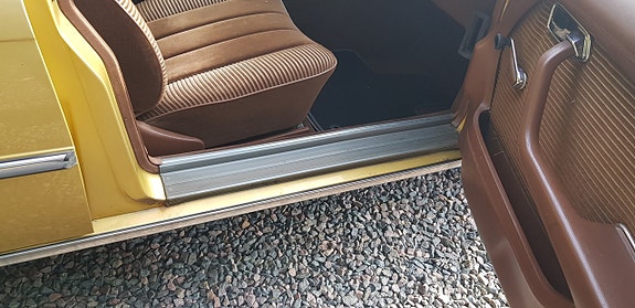 Mercedes-Benz 280 17 of 30