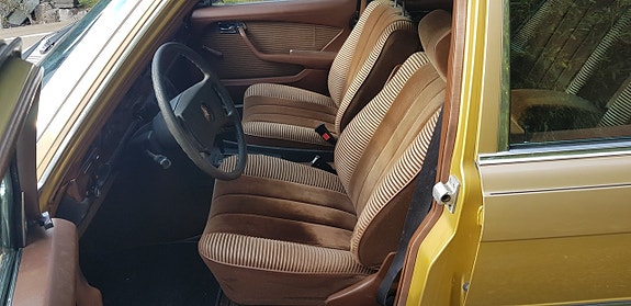 Mercedes-Benz 280 8 of 30