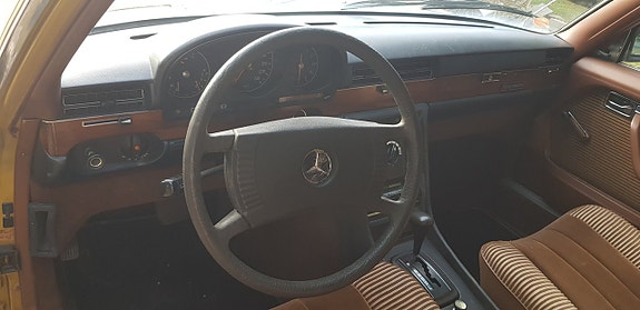 Mercedes-Benz 280 7 of 30