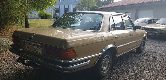 Mercedes-Benz 280 4 of 30