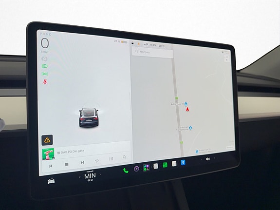 Tesla Model Y 21 of 30