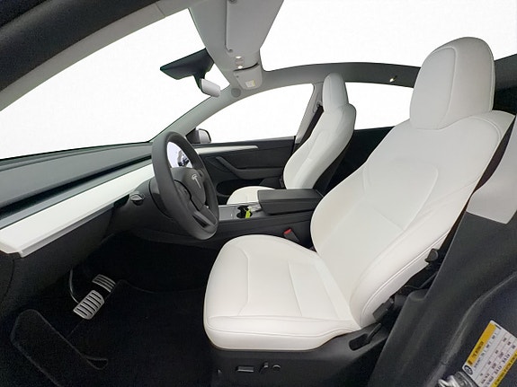 Tesla Model Y 10 of 30
