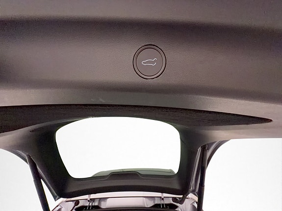 Tesla Model Y 27 of 30