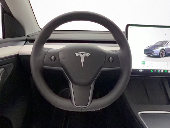 Tesla Model Y 17 of 30