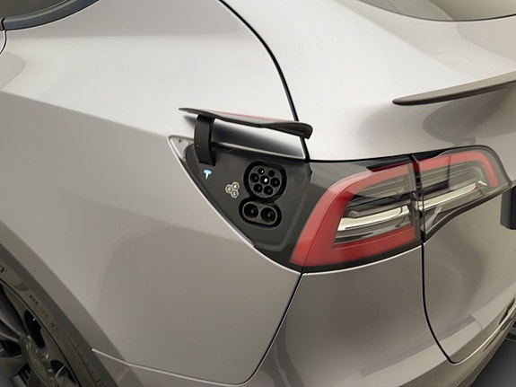 Tesla Model Y 29 of 30