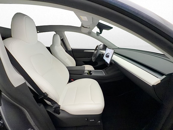 Tesla Model Y 13 of 30