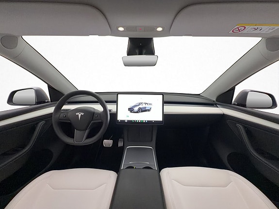 Tesla Model Y 12 of 30