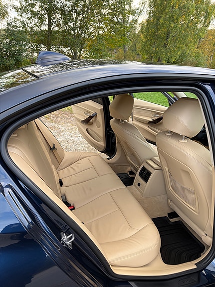 BMW 328i 12 of 15