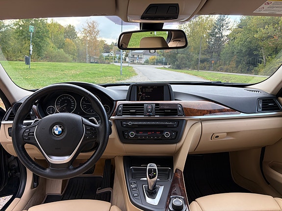 BMW 328i 9 of 15