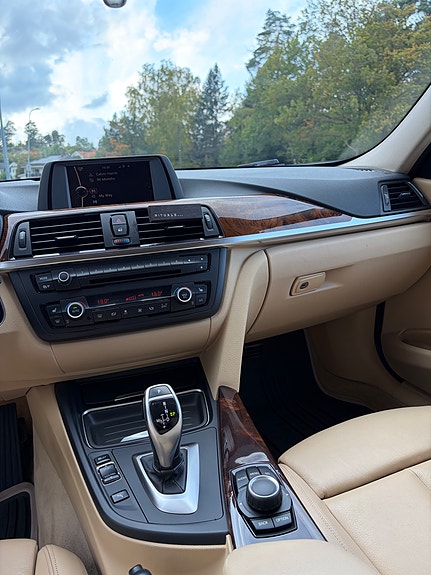 BMW 328i 11 of 15