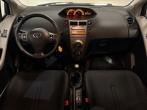 Toyota Yaris 15 of 23