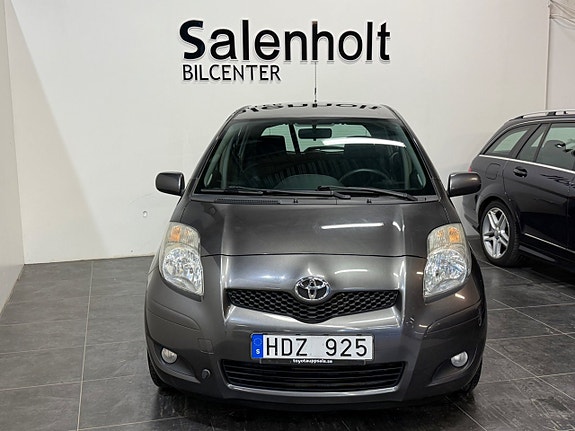 Toyota Yaris 3 of 23