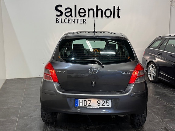 Toyota Yaris 7 of 23