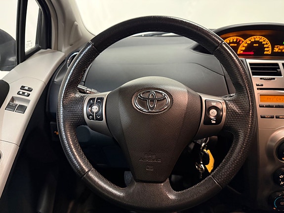 Toyota Yaris 16 of 23