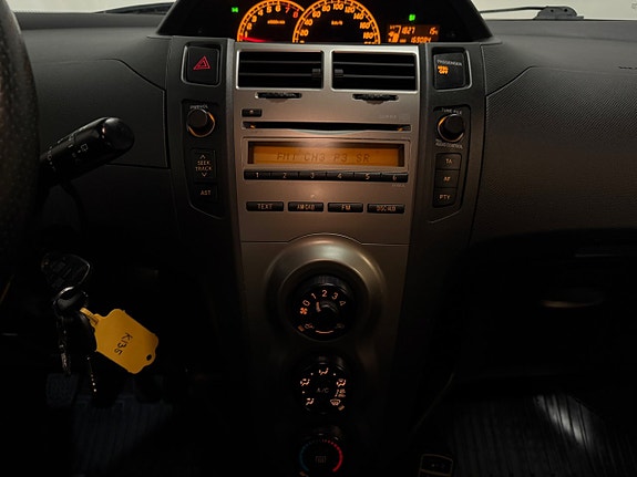 Toyota Yaris 18 of 23