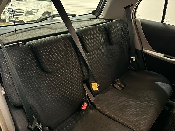 Toyota Yaris 23 of 23