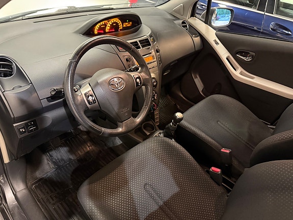 Toyota Yaris 11 of 23