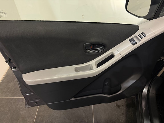 Toyota Yaris 10 of 23