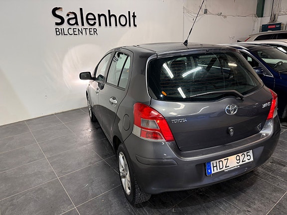 Toyota Yaris 8 of 23